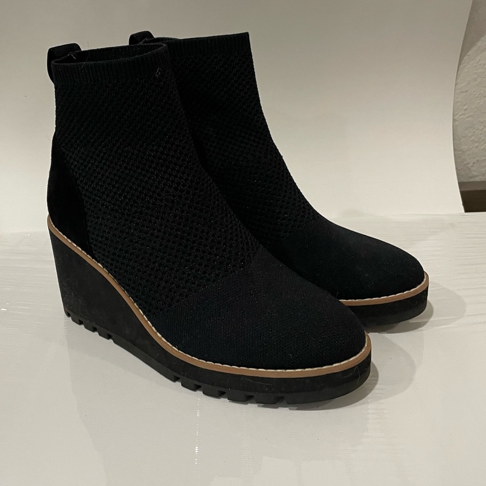 Stretch ankle boot with platform